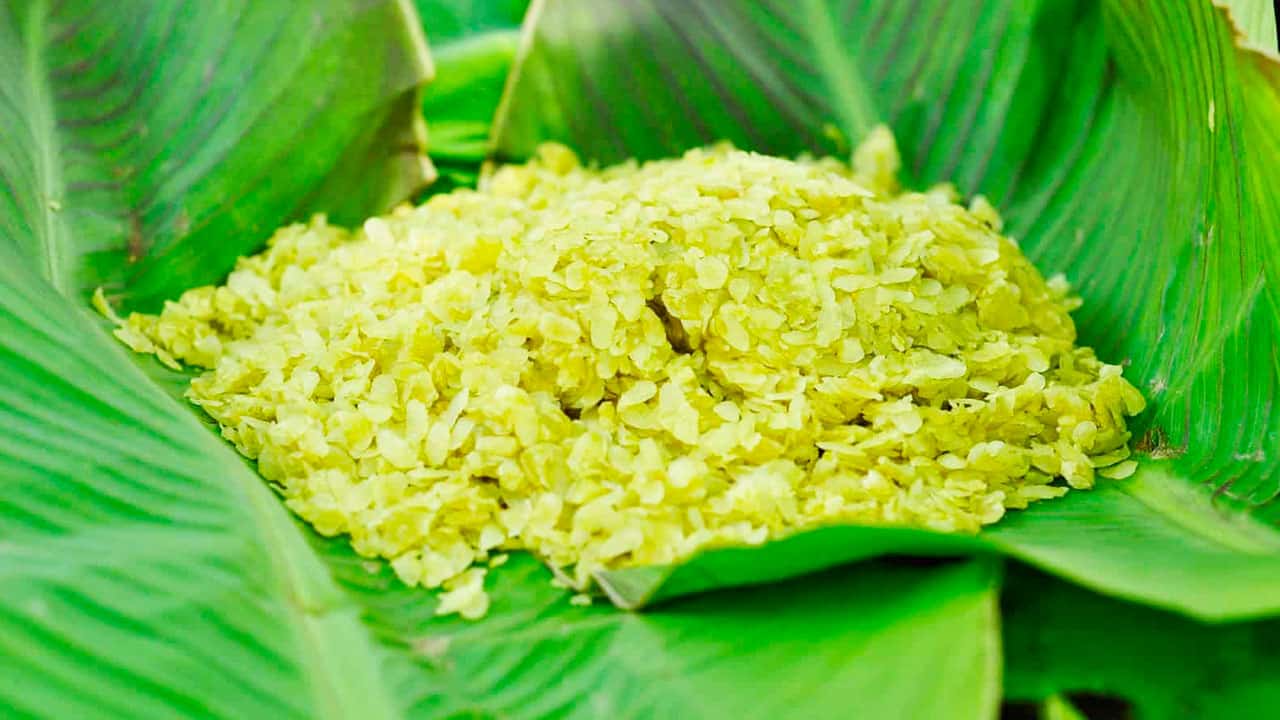 Com (Green Rice) is considered a specialty dish of Hanoi.