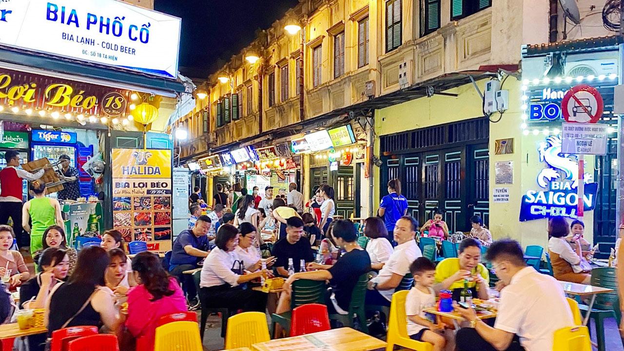 Activities at Bia Hoi Corner